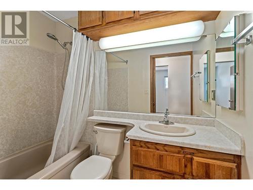 999 Skyline Road, West Kelowna, BC - Indoor Photo Showing Bathroom