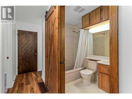 999 Skyline Road, West Kelowna, BC - Indoor Photo Showing Bathroom