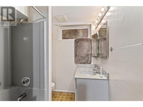 999 Skyline Road, West Kelowna, BC - Indoor Photo Showing Bathroom