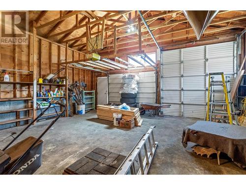 999 Skyline Road, West Kelowna, BC - Indoor Photo Showing Garage