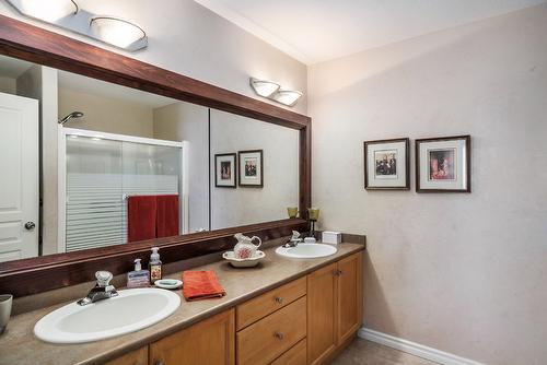 3685 Morningside Drive, West Kelowna, BC - Indoor Photo Showing Bathroom