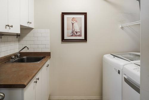 3685 Morningside Drive, West Kelowna, BC - Indoor Photo Showing Laundry Room