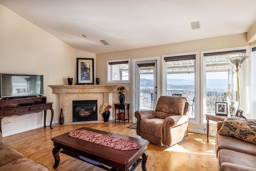 3685 Morningside Drive, West Kelowna, BC - Indoor Photo Showing Living Room With Fireplace