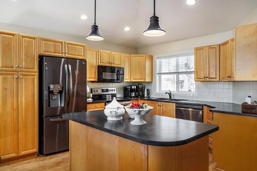 3685 Morningside Drive, West Kelowna, BC - Indoor Photo Showing Kitchen