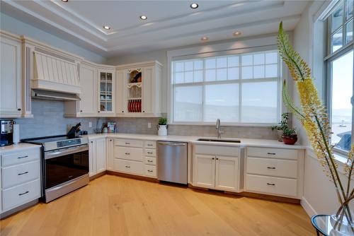 12541 Lake Vista Court, Lake Country, BC - Indoor Photo Showing Kitchen