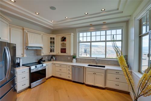 12541 Lake Vista Court, Lake Country, BC - Indoor Photo Showing Kitchen