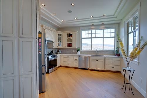 12541 Lake Vista Court, Lake Country, BC - Indoor Photo Showing Kitchen