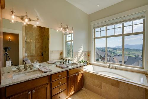 12541 Lake Vista Court, Lake Country, BC - Indoor Photo Showing Bathroom