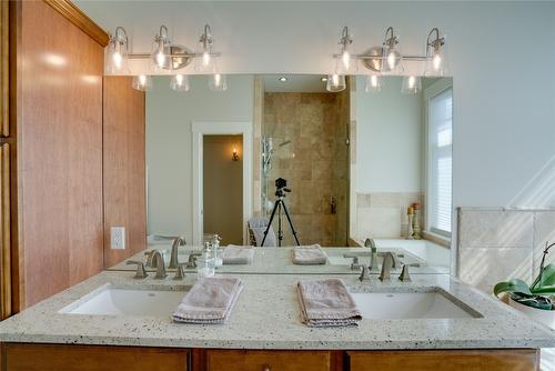 12541 Lake Vista Court, Lake Country, BC - Indoor Photo Showing Bathroom