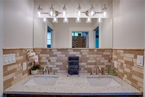 12541 Lake Vista Court, Lake Country, BC - Indoor Photo Showing Bathroom