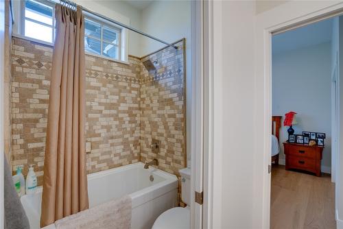 12541 Lake Vista Court, Lake Country, BC - Indoor Photo Showing Bathroom