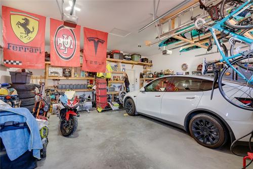 12541 Lake Vista Court, Lake Country, BC - Indoor Photo Showing Garage