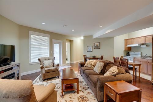 12541 Lake Vista Court, Lake Country, BC - Indoor Photo Showing Living Room