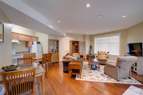 12541 Lake Vista Court, Lake Country, BC - Indoor Photo Showing Living Room