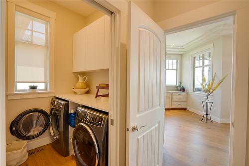 12541 Lake Vista Court, Lake Country, BC - Indoor Photo Showing Laundry Room