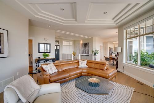 12541 Lake Vista Court, Lake Country, BC - Indoor Photo Showing Living Room