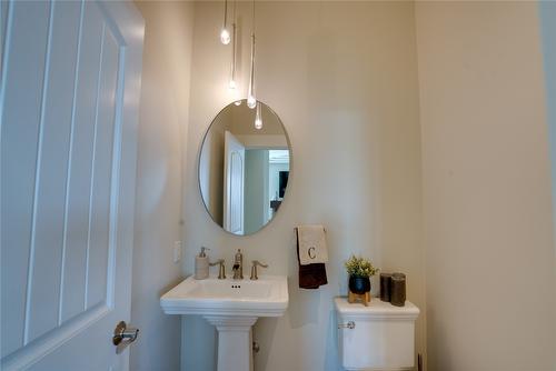 12541 Lake Vista Court, Lake Country, BC - Indoor Photo Showing Bathroom