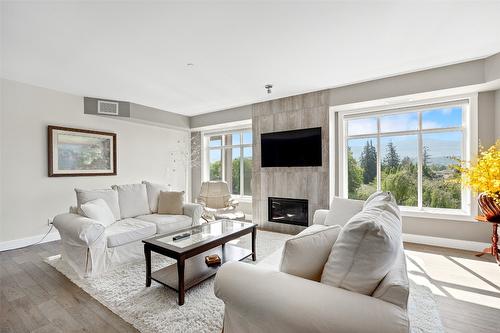 412-3865 Truswell Road, Kelowna, BC - Indoor Photo Showing Living Room With Fireplace