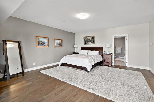 412-3865 Truswell Road, Kelowna, BC - Indoor Photo Showing Bedroom