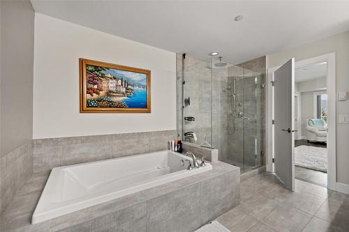 412-3865 Truswell Road, Kelowna, BC - Indoor Photo Showing Bathroom