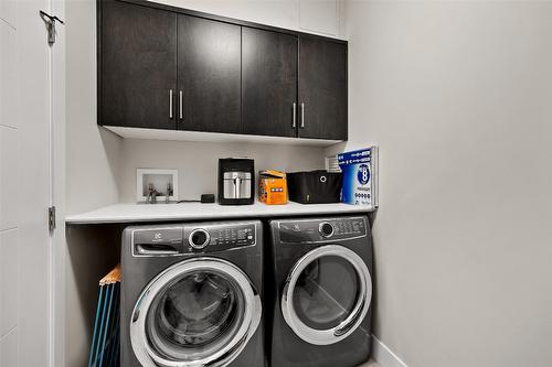 412-3865 Truswell Road, Kelowna, BC - Indoor Photo Showing Laundry Room