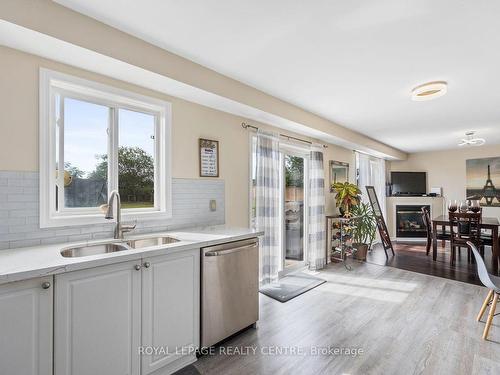 179 Padfield Dr, Clarington, ON - Indoor Photo Showing Kitchen With Double Sink