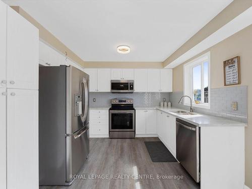 179 Padfield Dr, Clarington, ON - Indoor Photo Showing Kitchen With Double Sink