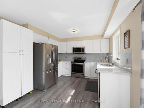 179 Padfield Dr, Clarington, ON - Indoor Photo Showing Kitchen With Double Sink