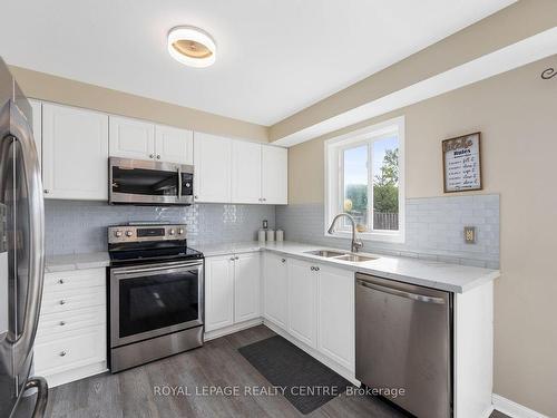 179 Padfield Dr, Clarington, ON - Indoor Photo Showing Kitchen With Double Sink