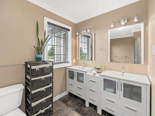 179 Padfield Dr, Clarington, ON - Indoor Photo Showing Bathroom