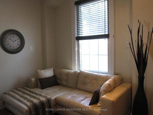 Main-2 A Tiverton Ave, Toronto, ON - Indoor Photo Showing Living Room