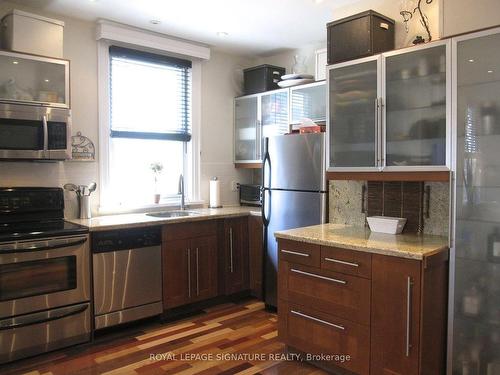 Main-2 A Tiverton Ave, Toronto, ON - Indoor Photo Showing Kitchen