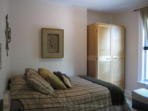 Main-2 A Tiverton Ave, Toronto, ON - Indoor Photo Showing Bedroom