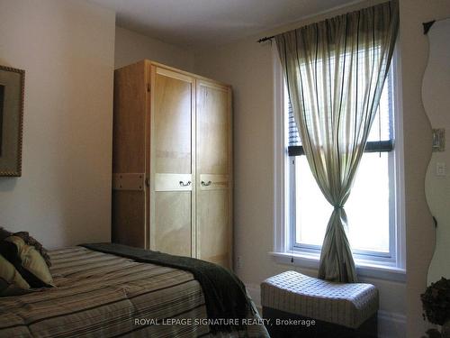 Main-2 A Tiverton Ave, Toronto, ON - Indoor Photo Showing Bedroom