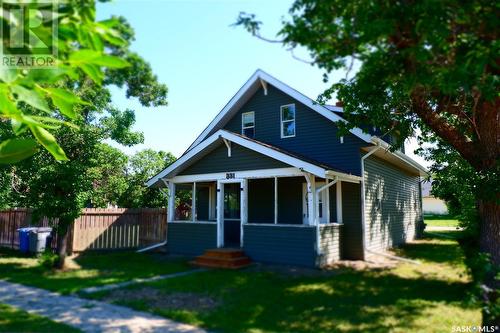 331 3Rd Avenue W, Assiniboia, SK - Outdoor