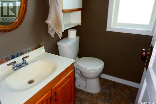 331 3Rd Avenue W, Assiniboia, SK - Indoor Photo Showing Bathroom