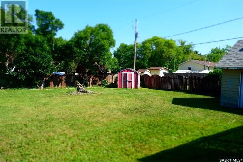 331 3Rd Avenue W, Assiniboia, SK - Outdoor With Backyard