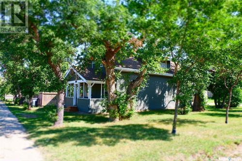 331 3Rd Avenue W, Assiniboia, SK - Outdoor