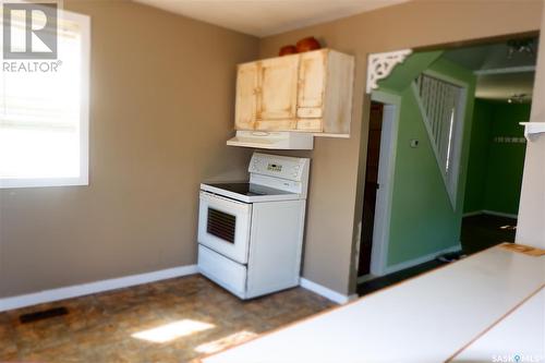 331 3Rd Avenue W, Assiniboia, SK - Indoor Photo Showing Kitchen