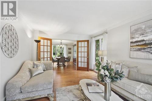 1 Hartford Place, Ottawa, ON - Indoor Photo Showing Living Room