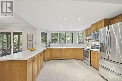 1 Hartford Place, Ottawa, ON - Indoor Photo Showing Kitchen With Upgraded Kitchen