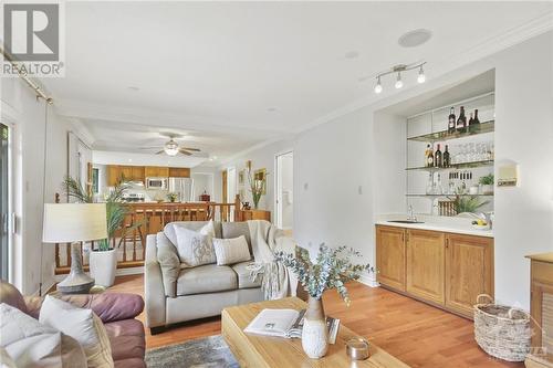 1 Hartford Place, Ottawa, ON - Indoor Photo Showing Living Room