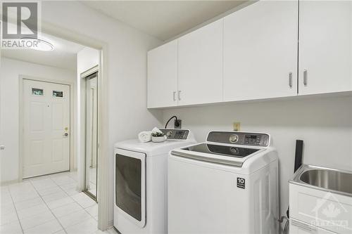 1 Hartford Place, Ottawa, ON - Indoor Photo Showing Laundry Room