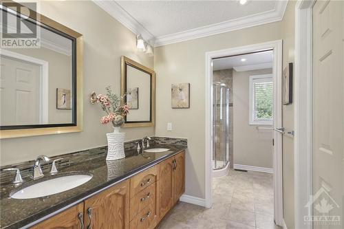 1 Hartford Place, Ottawa, ON - Indoor Photo Showing Bathroom