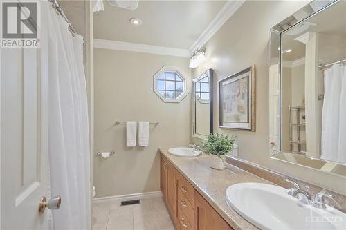 1 Hartford Place, Ottawa, ON - Indoor Photo Showing Bathroom