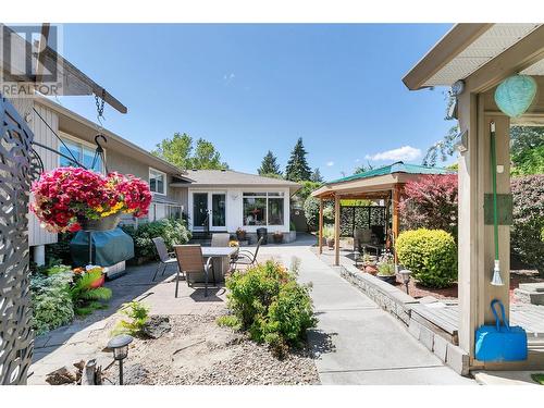 1400 Springfield Road, Kelowna, BC - Outdoor With Exterior