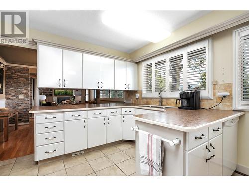 1400 Springfield Road, Kelowna, BC - Indoor Photo Showing Kitchen