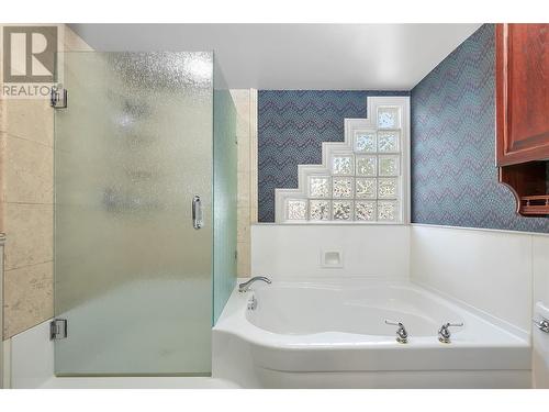 1400 Springfield Road, Kelowna, BC - Indoor Photo Showing Bathroom