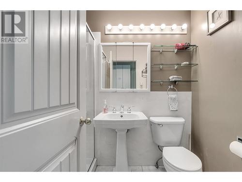 1400 Springfield Road, Kelowna, BC - Indoor Photo Showing Bathroom