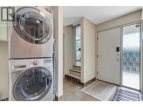 1400 Springfield Road, Kelowna, BC - Indoor Photo Showing Laundry Room